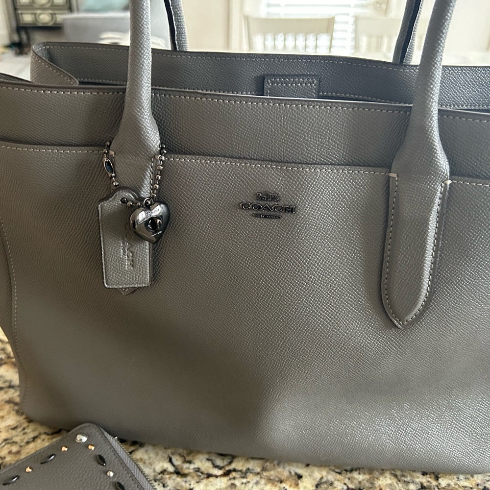 Coach Bailey Carryall - Picture 2 of 10